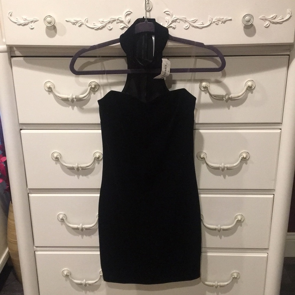 🌸 BRAND NEW- Black Velvet Mini 🌸 - Picture 2 of 5